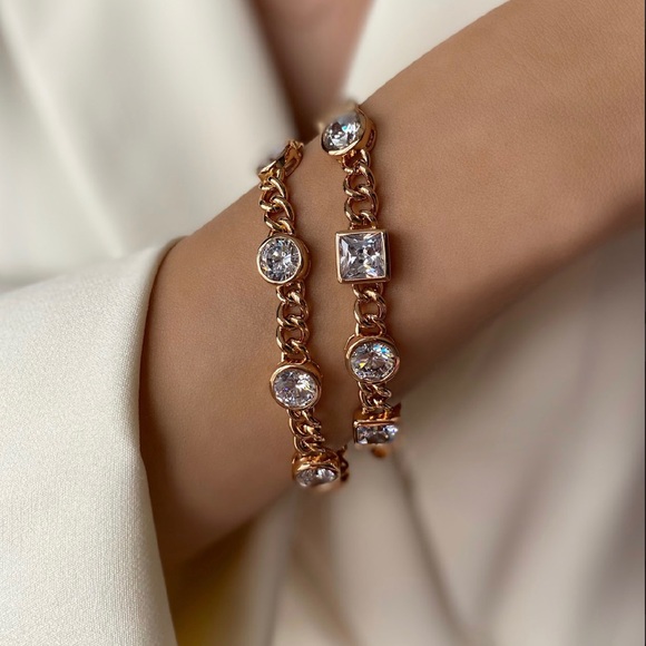 LAST ONE 🔥 Round Zircon Thick Chain Bracelet | 18K Gold Plated Luxury Jewelry - Picture 4 of 10